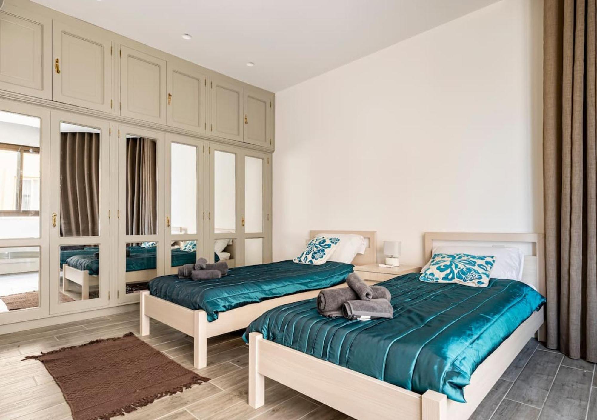 Sea View Luxury Haven Living & 3Bedrooms Seafront 슬리에마 외부 사진
